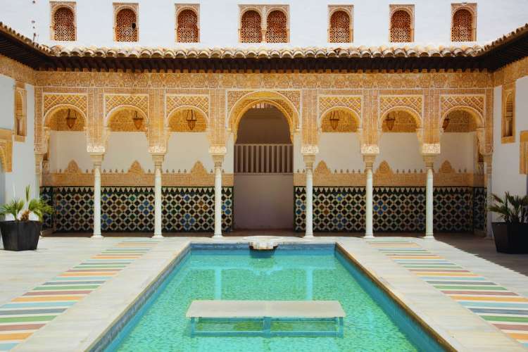 Courtyard-inside-the-Alhambra