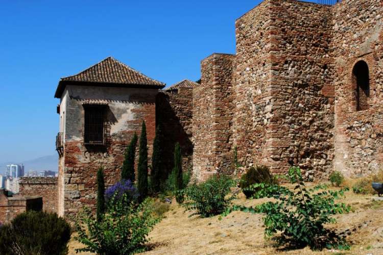 Walls-of-the-Alcazaba