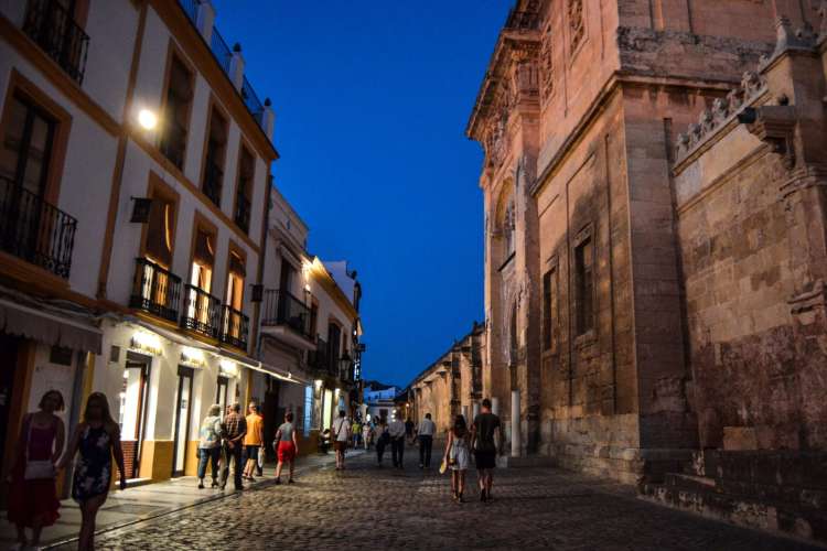 Nighttime-walking-tour-of-Córdoba
