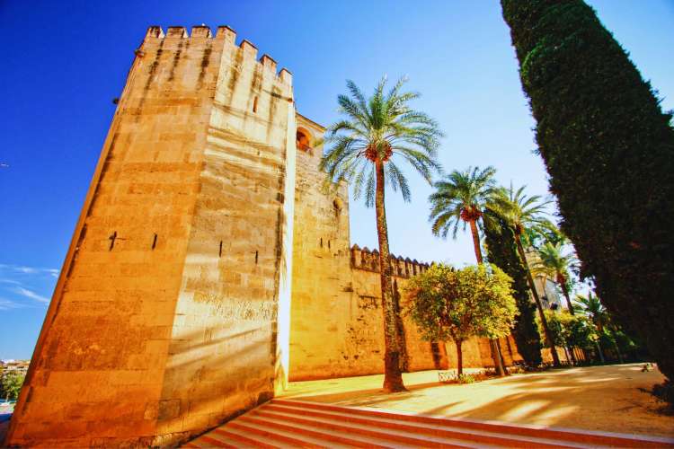 Stadtmauern-des-Alcázar-der-christlichen-Könige