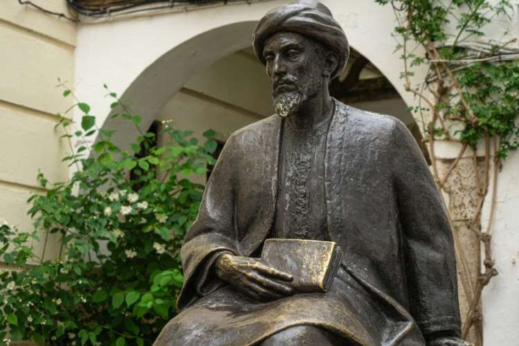 The-Sculpture-of-Maimonides-in-Córdoba