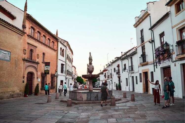 Visita-guiada-por-la-Plaza-del-Potro-en-Córdoba