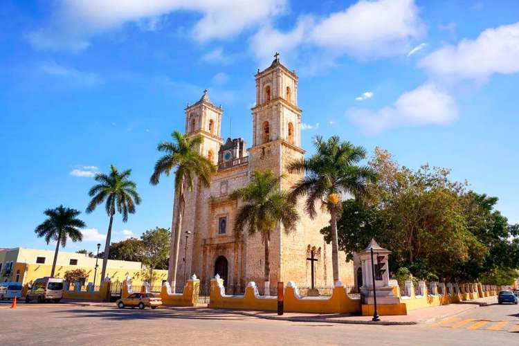 Iglesia-colonial-en-Valladolid-Cancun