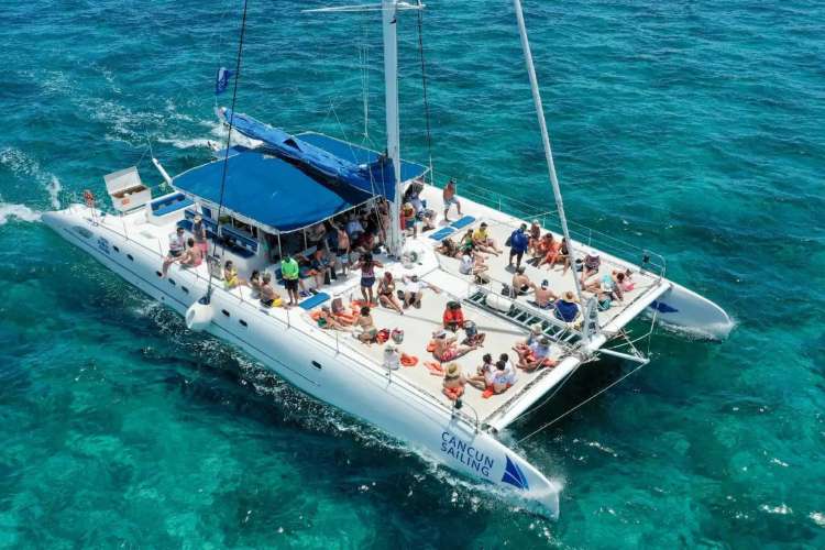 Entspannte-Bootsfahrt-nach-Isla-Mujeres