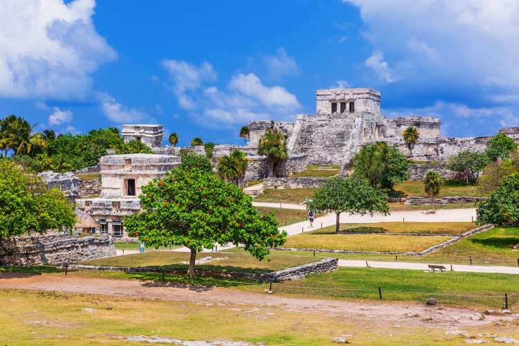 Frontal-view-of-the-Tulum-Ruins