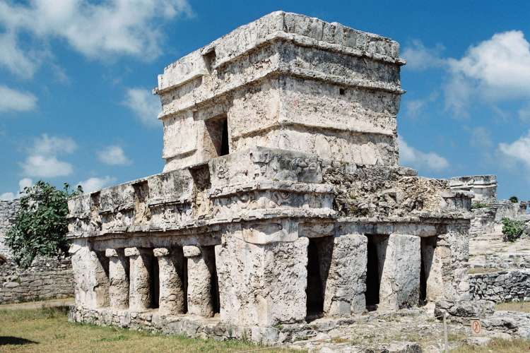 Detail-of-the-Tulum-Building