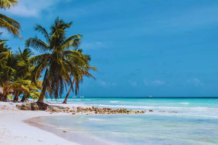 Paradiesischer-Strand-in-der-Karibik