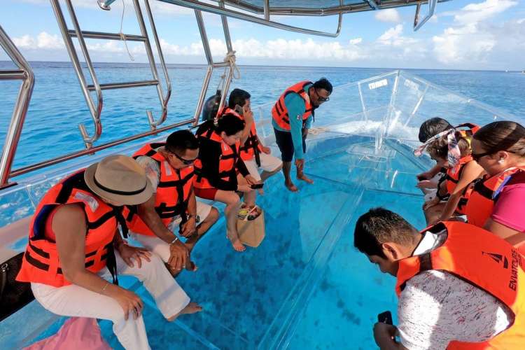 Group-on-a-transparent-boat-to-Cozumel