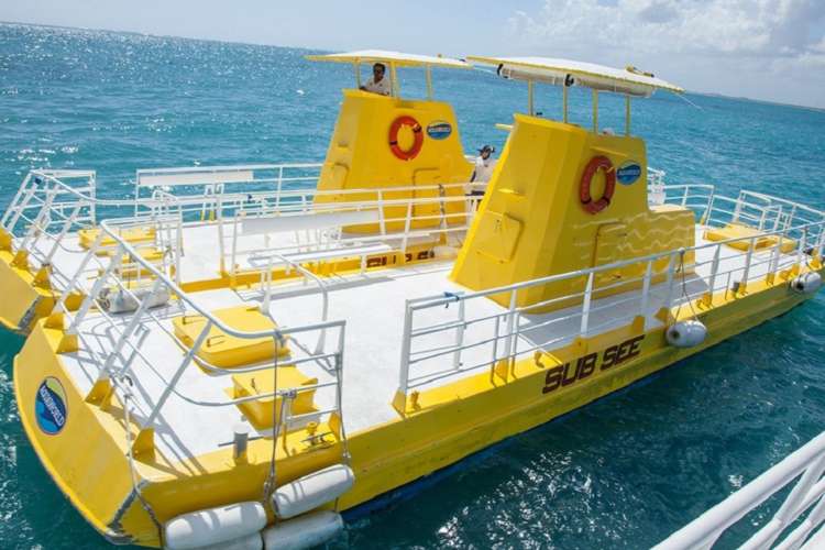 Two-yellow-submarines-in-Cancun
