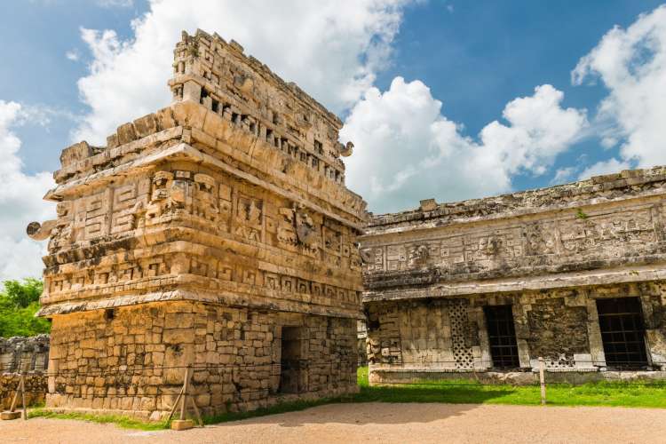 Mayan-ruins-in-Chichén-Itzá