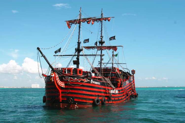 Barco-pirata-en-el-Mar-Caribe