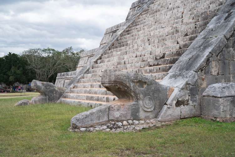 Detail-der-Kukulkan-Pyramide