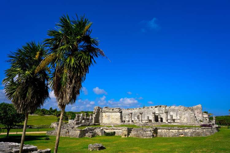 Remains-of-Mayan-architecture-in-Tulum