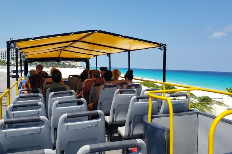 Upper-deck-of-the-tourist-bus-in-Cancun