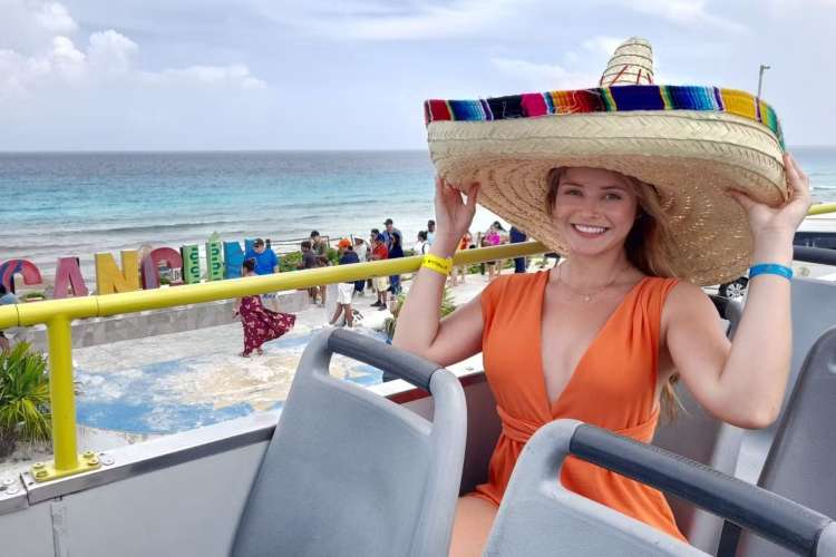 Woman-on-the-tourist-bus-in-Cancun