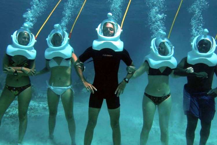 Spezielle-Anzüge-zum-Gehen-unter-Wasser