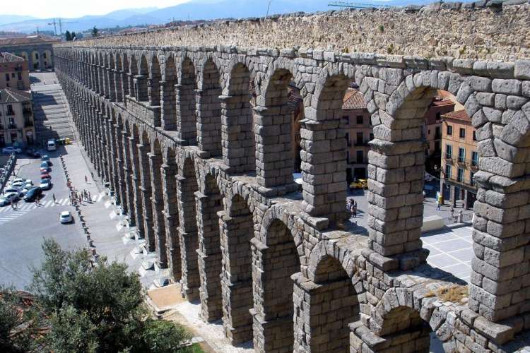 Close-up-of-the-Aqueduct-of-Segovia
