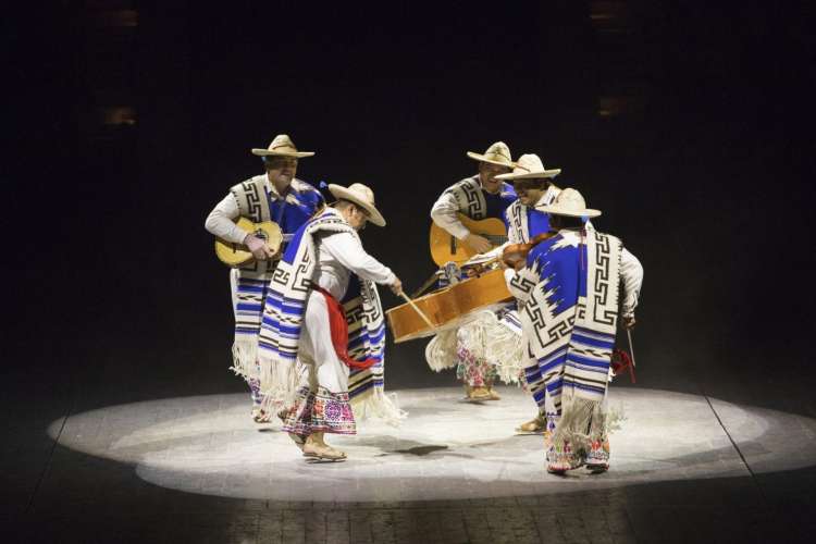 Mexican-Folklore-at-Xcaret-at-night