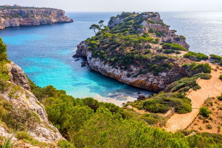 Panoramablick-auf-den-Strand-Calo-des-Moro-Mallorca