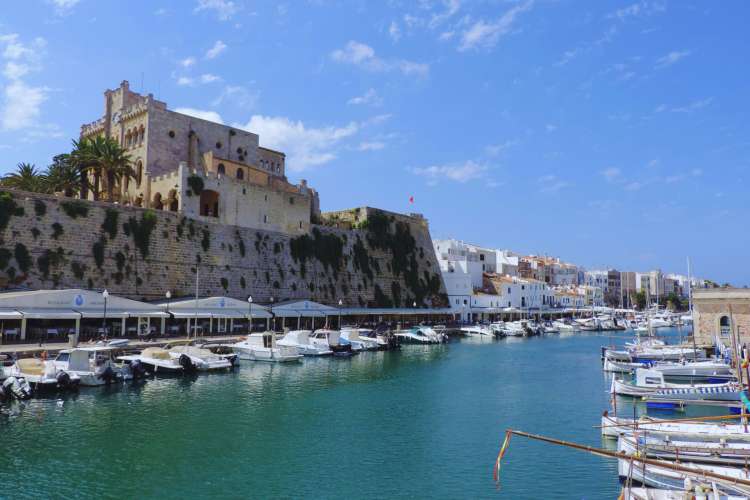 Visit-to-the-port-of-Ibiza-from-Mallorca