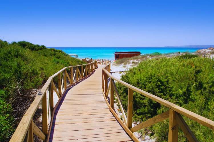 Acceso-a-la-playa-de-Formentera