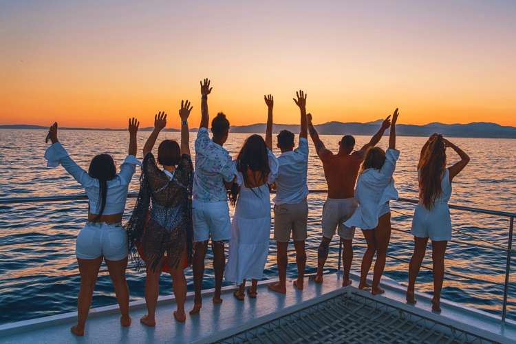 Group-at-sunset-in-El-Arenal