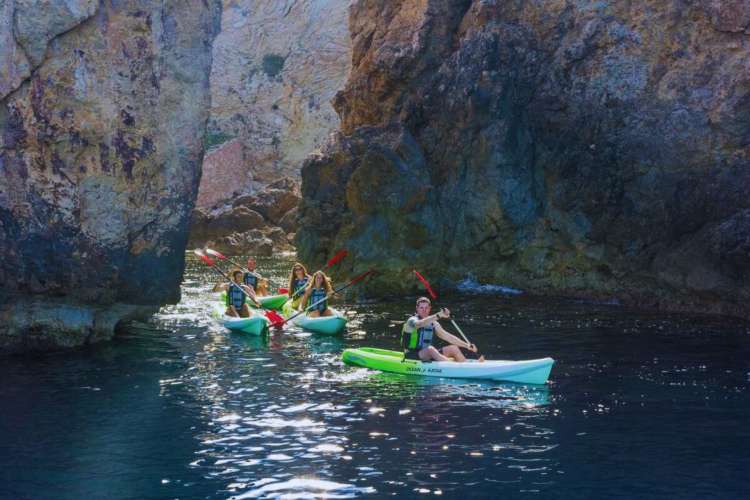 Girls-in-kayak-Mallorca