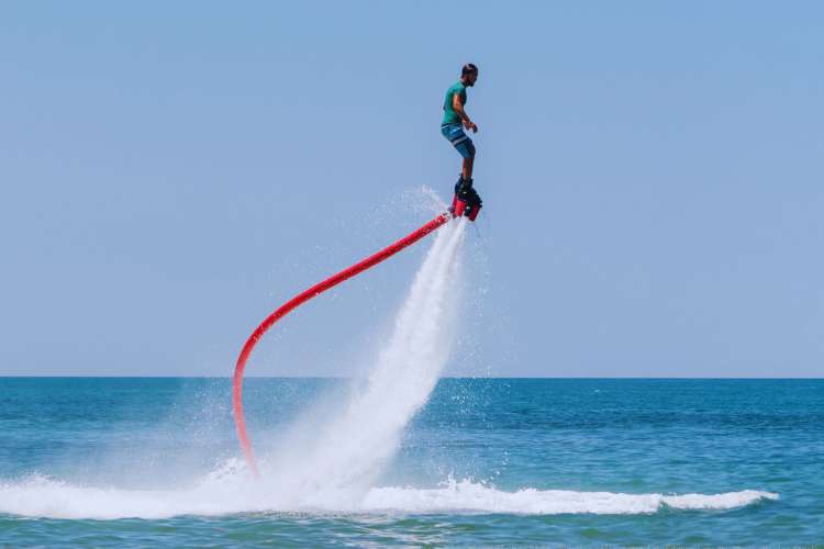 Boy-practicing-flyboard-Alicante