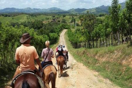 Horseback-riding-in-the-mountains-Punta-Cana