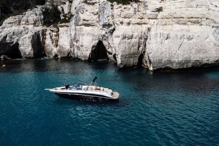 Paseo-en-barco-por-la-costa-sur-Menorca