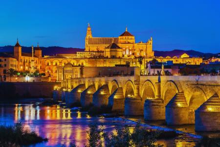 Nighttime-visit-to-the-Mosque-Cathedral-of-Cordoba