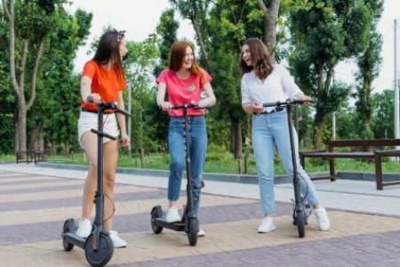 Guided-electric-scooter-tour-with-tapas